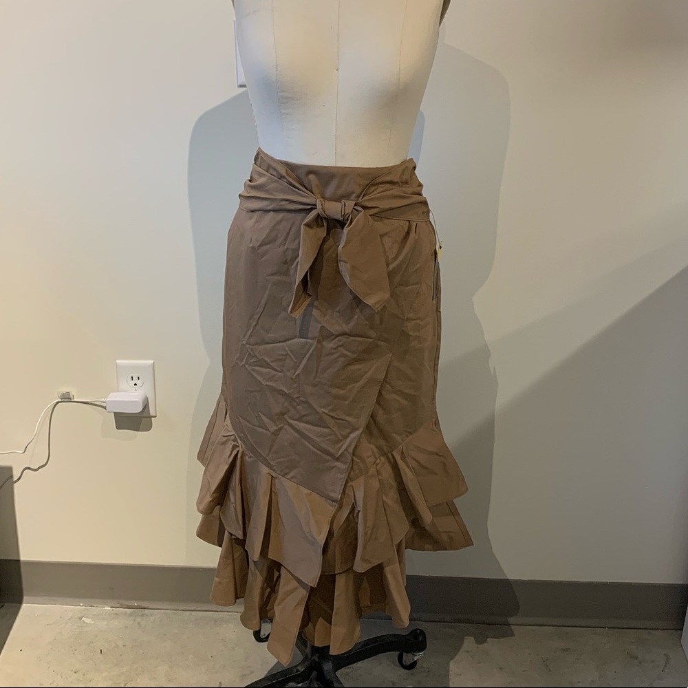 NWT Chic Ruffle Skirt!